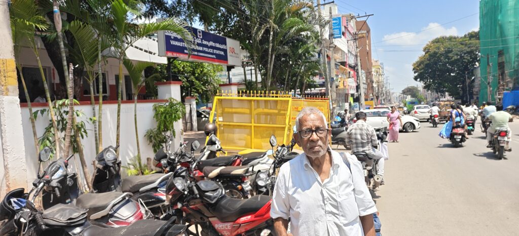 వనస్థలిపురం పోలీస్‌స్టేషన్‌ మెట్లు ఎక్కిన భీమిడి ఎల్లారెడ్డి